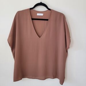 OAK + FORT WOMEN'S SHORT SLEEVE DEEP V NECK LINE FLOWY OVERSIZED TOP SIZE L